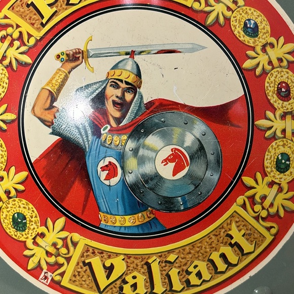 Vintage "Prince Valiant" Metal Shield by Mattel (c. 1950's) - Picture 3 of 7